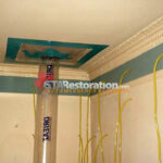 Ceiling drying panel supported by an adjustable pole
